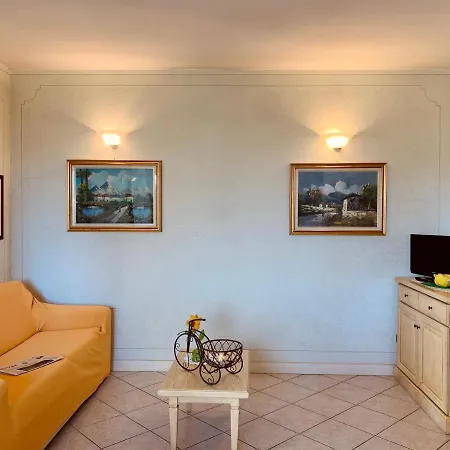 Apartment White - Garda Case