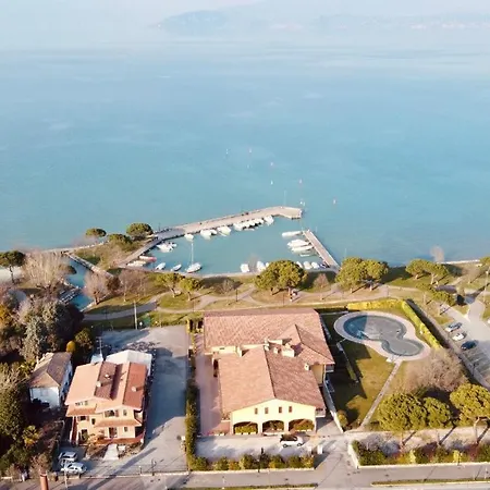 White - Garda Case Sirmione