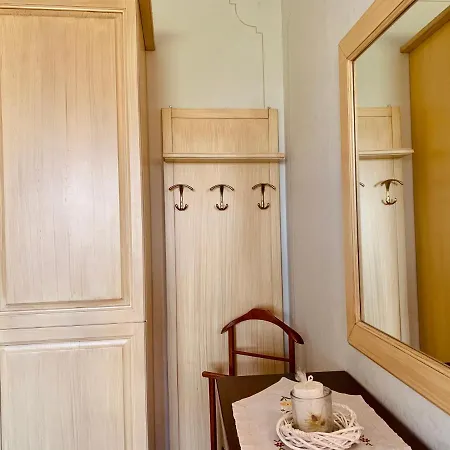 White - Garda Case Apartment *