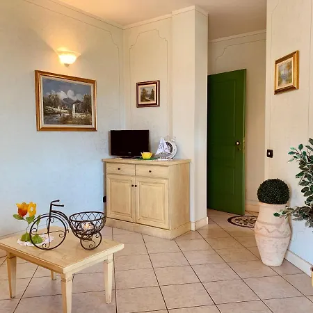 White - Garda Case Apartment